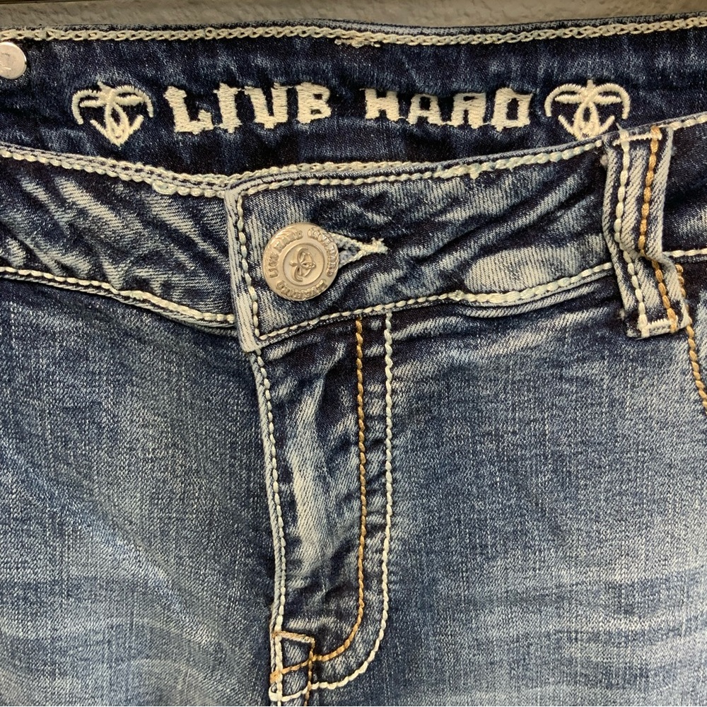 Light Jean Capris - Picture 6 of 8